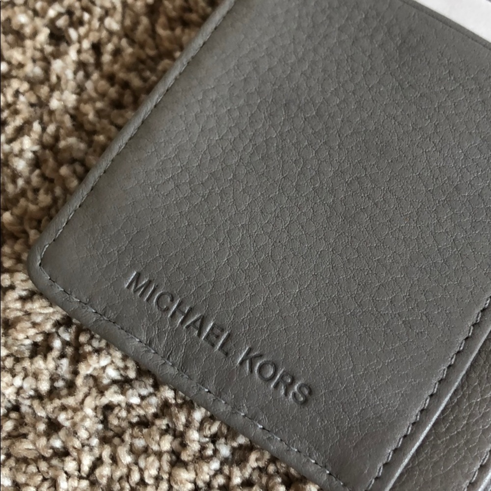 Michael kors wallet